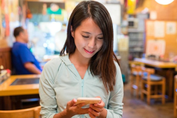 一加手机五能用哪个软件实现微信，QQ分身功能？